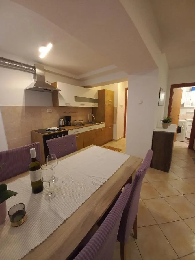 Udoban Stan Na Pecinama Apartment Rijeka