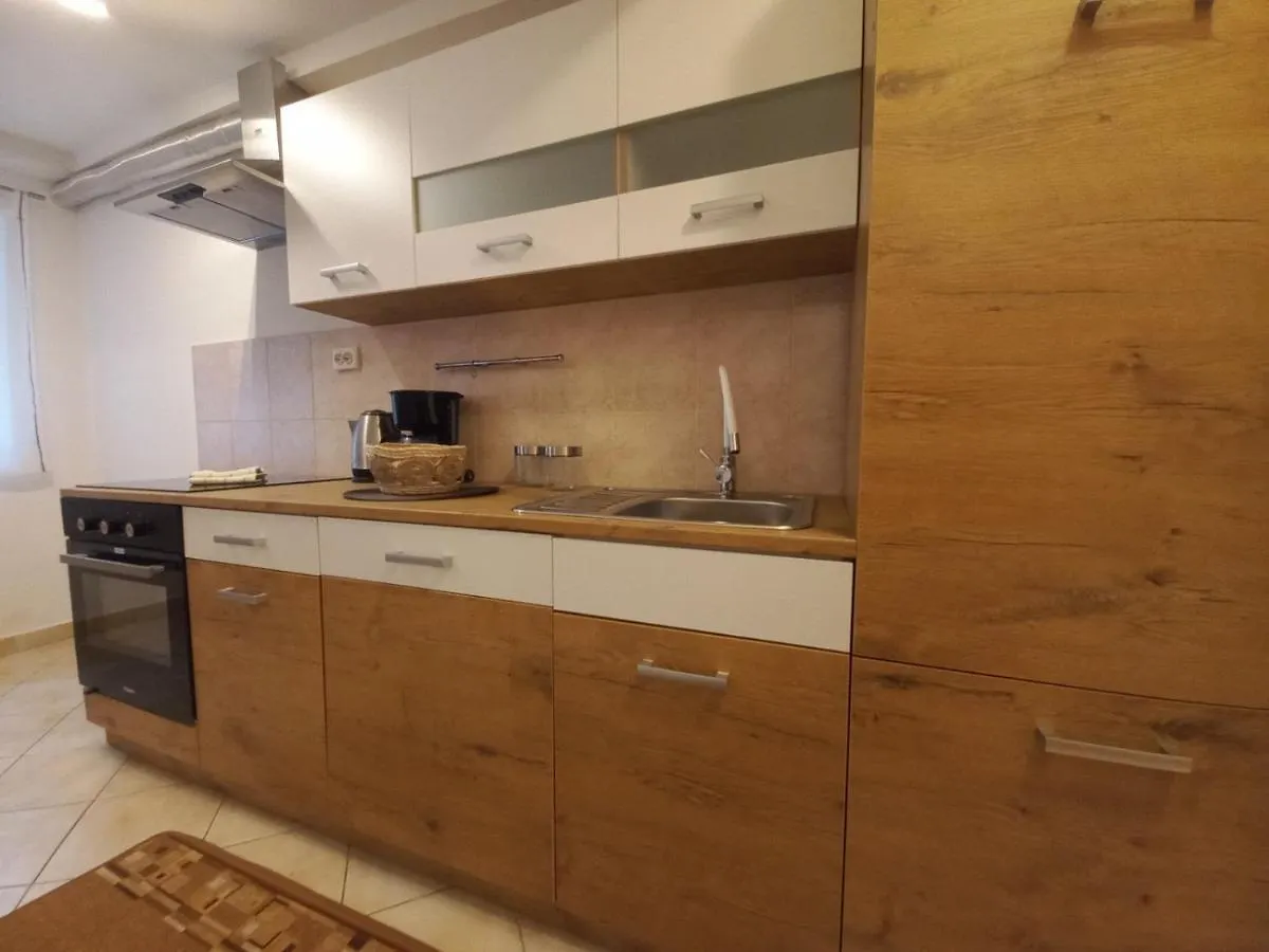 Udoban Stan Na Pecinama Apartment Rijeka