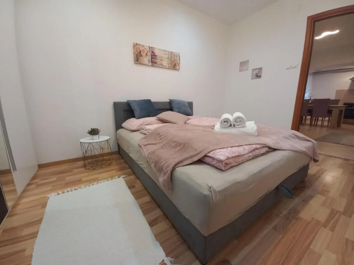 Udoban Stan Na Pecinama Apartment Rijeka