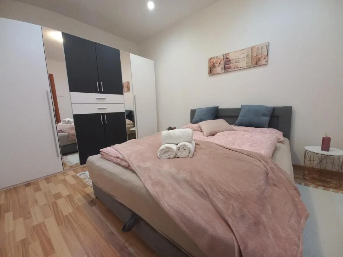 Udoban Stan Na Pecinama Apartment Rijeka Croatia